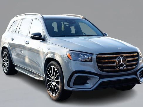 New 2026 Mercedes-Benz GLS 580 4MATIC image 3