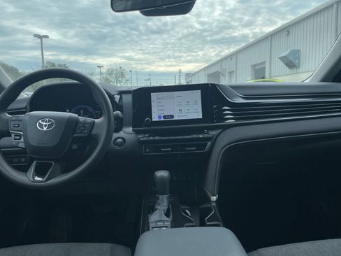 Used 2025 Toyota Camry LE image 18