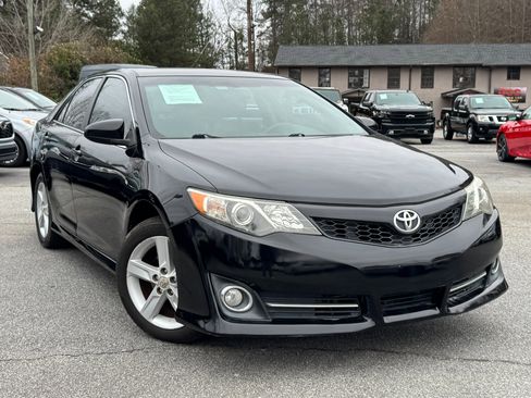 Used 2012 Toyota Camry SE image 1