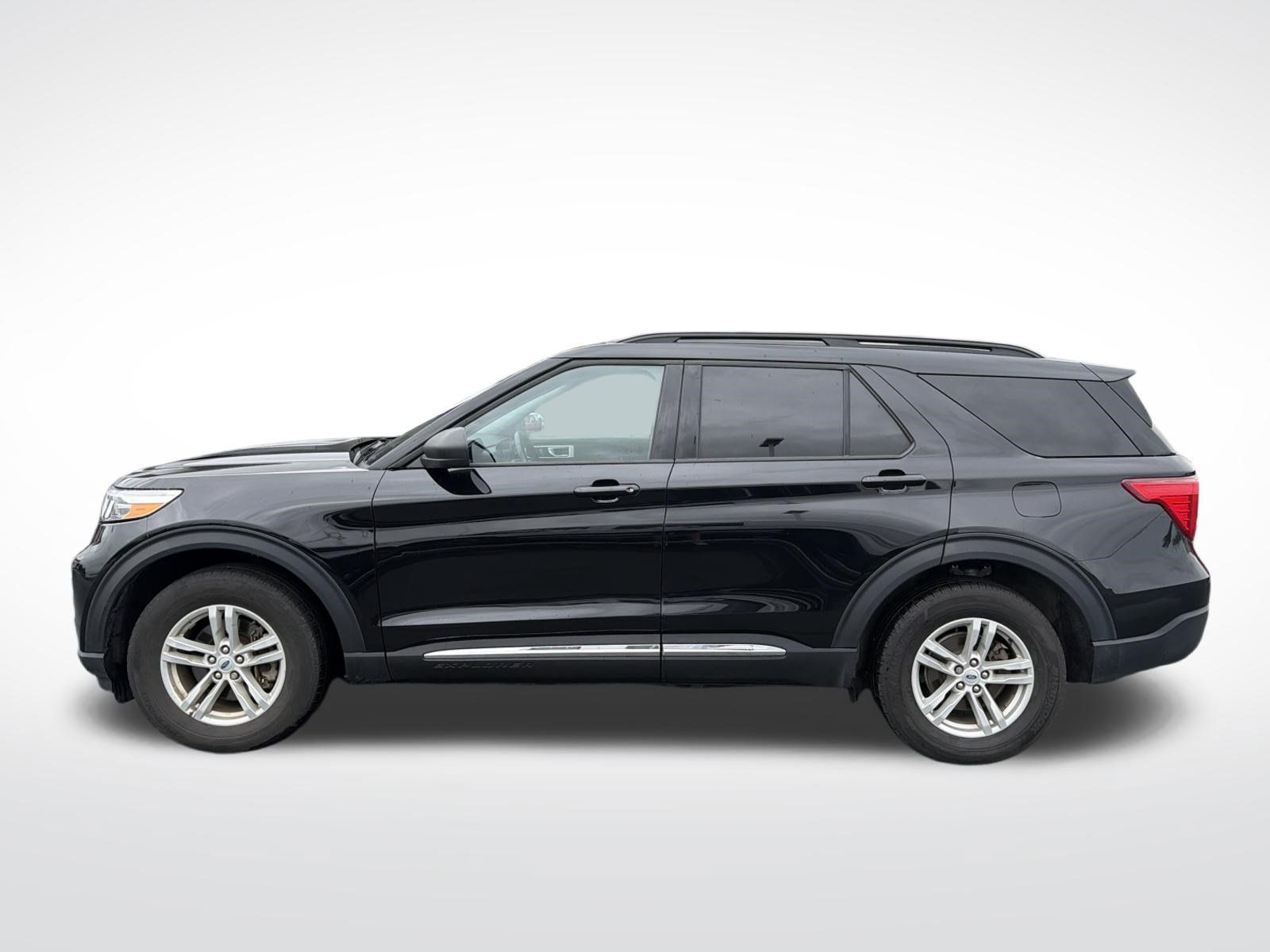 Used 2024 Ford Explorer XLT w/ Equipment Group 202A AWD/4WD image 17