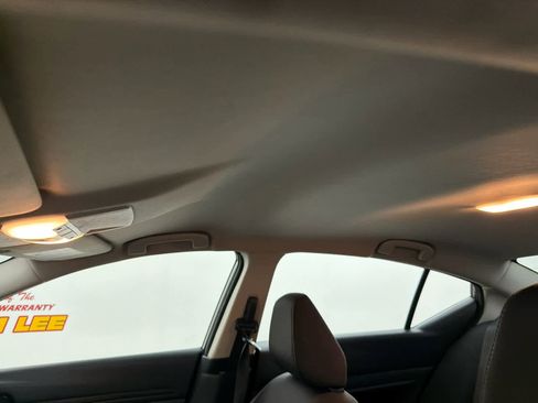 Used 2024 Nissan Altima 2.5 SV FWD image 15