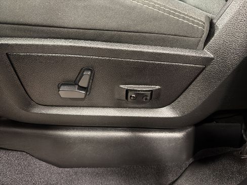 Used 2024 RAM 2500 Big Horn w/ Sport Appearance Package image 17