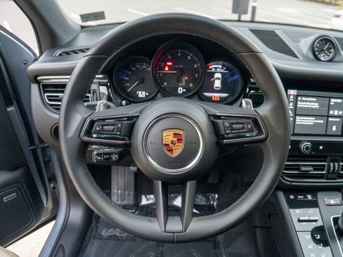 Used 2022 Porsche Macan image 24