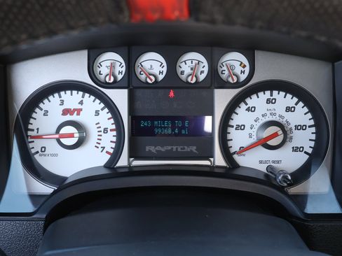 Used 2010 Ford F150 Raptor image 17