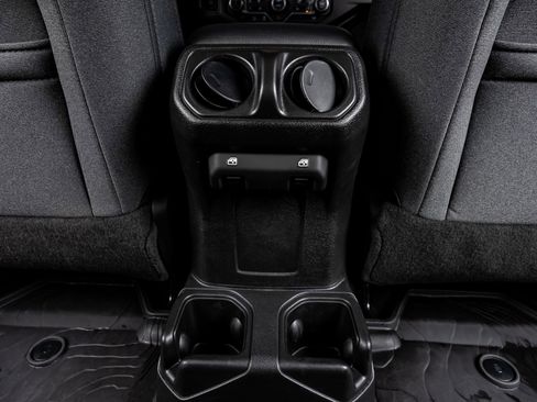 Used 2025 Jeep Wrangler Sport S image 33