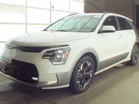 Certified 2023 Kia Niro Wave w/ Wave Preserve Package image 3