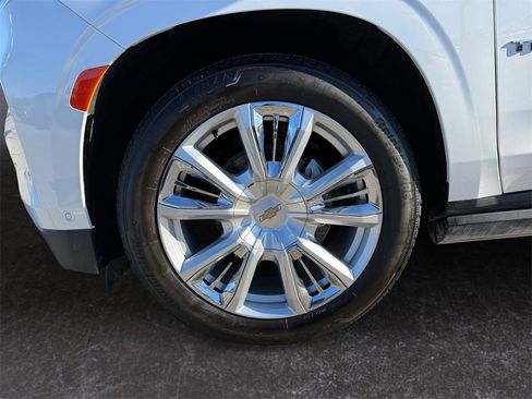 Used 2024 Chevrolet Tahoe High Country w/ Advanced Technology Package image 9