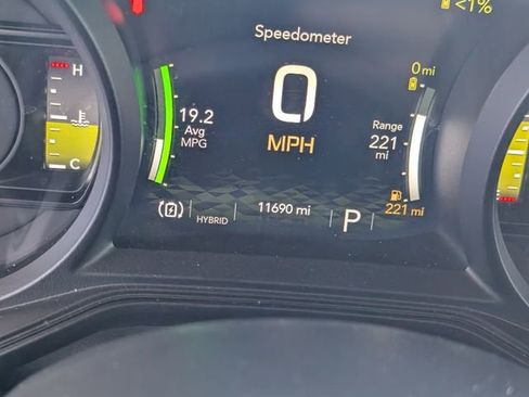Used 2025 Jeep Wrangler Unlimited Sahara w/ Safety Group AWD/4WD image 18