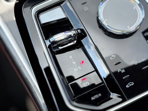 Used 2024 BMW 760i xDrive w/ Premium Package 2 image 62