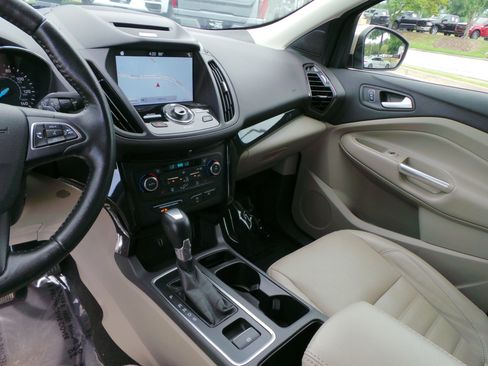 Used 2017 Ford Escape Titanium FWD image 29