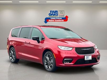 New 2026 Chrysler Pacifica Select