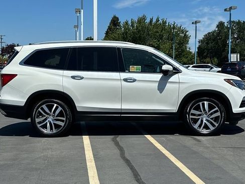 Used 2018 Honda Pilot Touring image 3