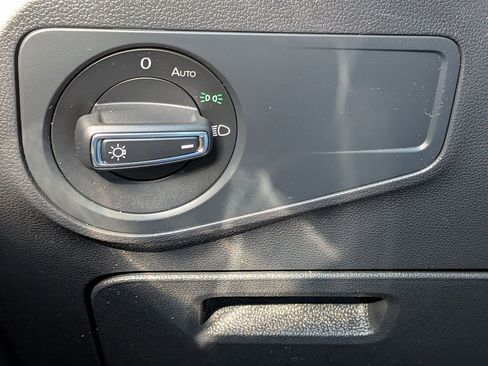 Used 2022 Volkswagen Tiguan SE image 19