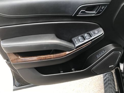 Used 2019 Chevrolet Tahoe LT w/ Luxury Package AWD/4WD image 5