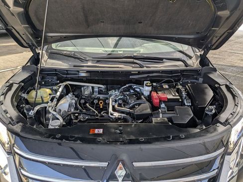 Used 2025 Mitsubishi Outlander SE image 23