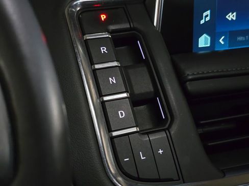 Used 2022 Chevrolet Tahoe Z71 w/ Luxury Package image 35