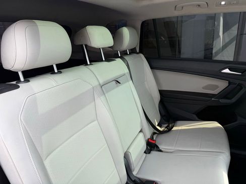 Used 2020 Volkswagen Tiguan SE w/ Panoramic Sunroof Package image 23