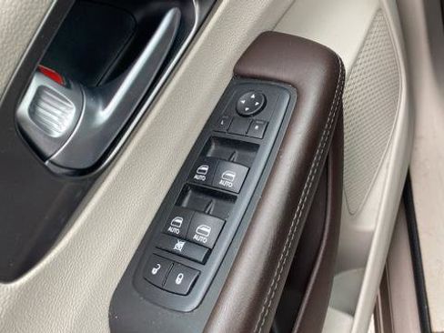 Used 2017 Chrysler Pacifica Touring-L Plus w/ Advanced Safetytec Group FWD image 22