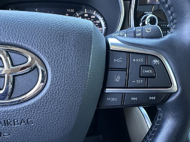 Used 2021 Toyota Highlander Platinum FWD image 28