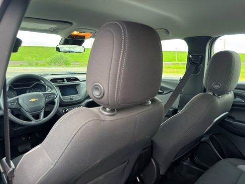 Used 2023 Chevrolet TrailBlazer LS FWD image 25