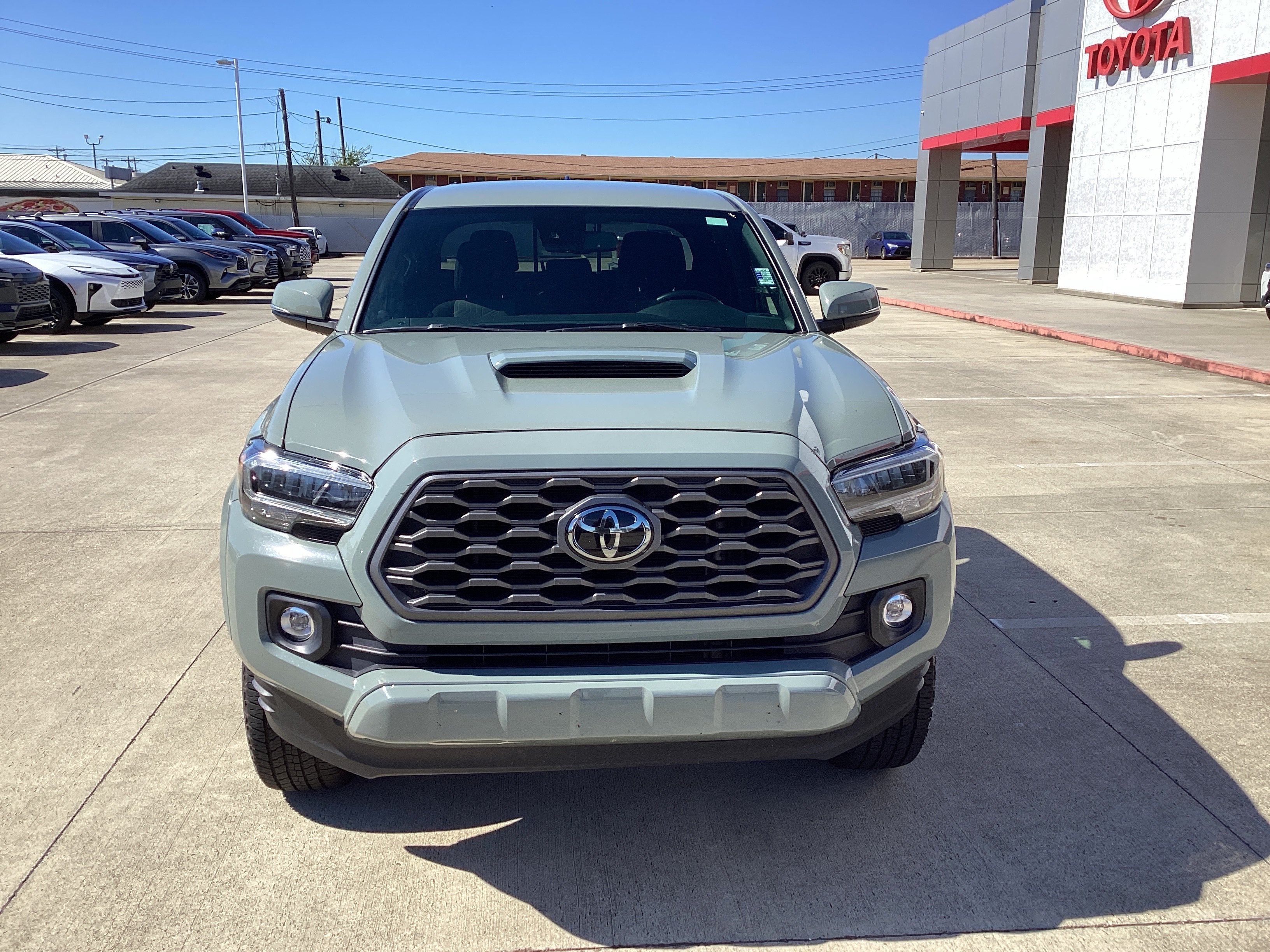 Used 2023 Toyota Tacoma TRD Sport w/ Technology Package RWD image 2