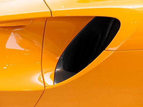 Used 2026 McLaren Artura Spider RWD image 47