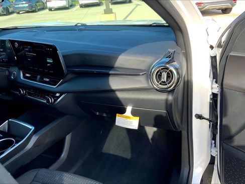 Used 2026 Chevrolet Equinox LT FWD image 16