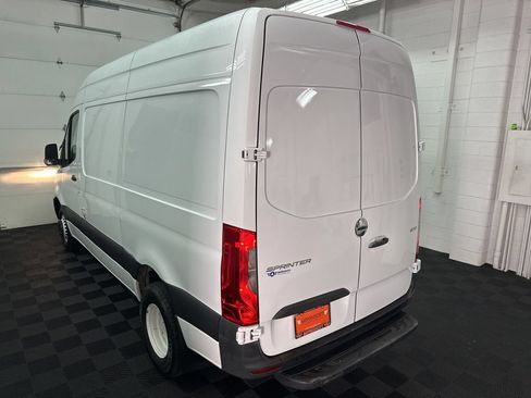 Used 2019 Freightliner Sprinter 144 RWD image 7