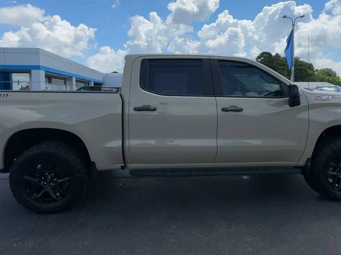 Used 2022 Chevrolet Silverado 1500 LT Trail Boss w/ LT Trail Boss Premium Package AWD/4WD image 9