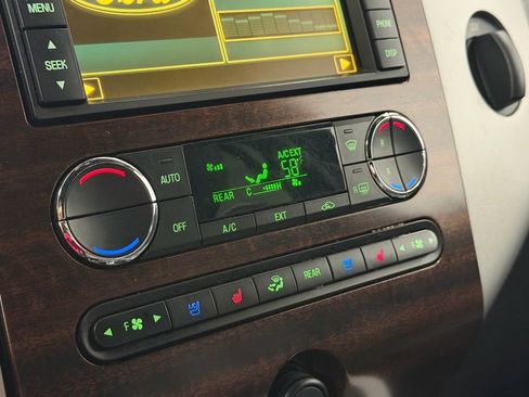 Used 2010 Ford Expedition Limited image 19