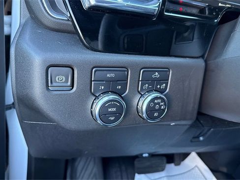 Used 2024 GMC Sierra 1500 Elevation w/ LPO, Elevation Black Package image 17