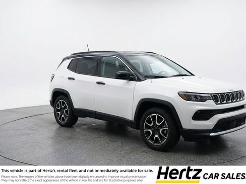 Used 2025 Jeep Compass Trailhawk image 1