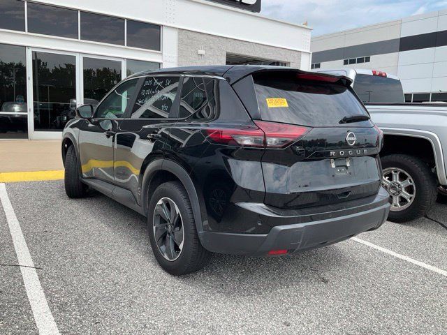 Used 2025 Nissan Rogue SV FWD image 4