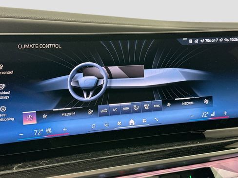 New 2026 BMW 750e xDrive w/ Executive Package image 15