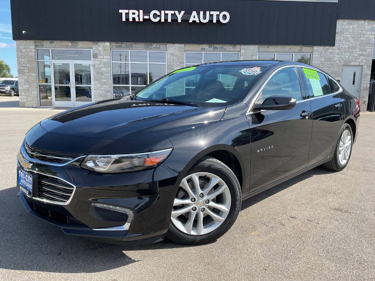 Used 2018 Chevrolet Malibu LT FWD image 1