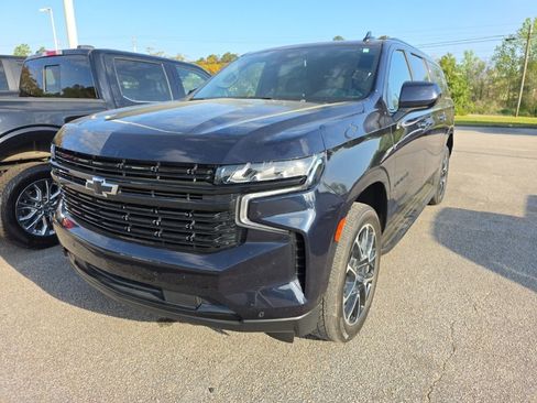 Used 2023 Chevrolet Suburban RST image 4