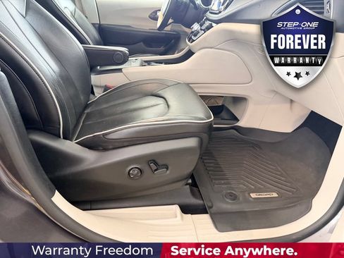 Used 2021 Chrysler Pacifica Limited AWD/4WD image 38