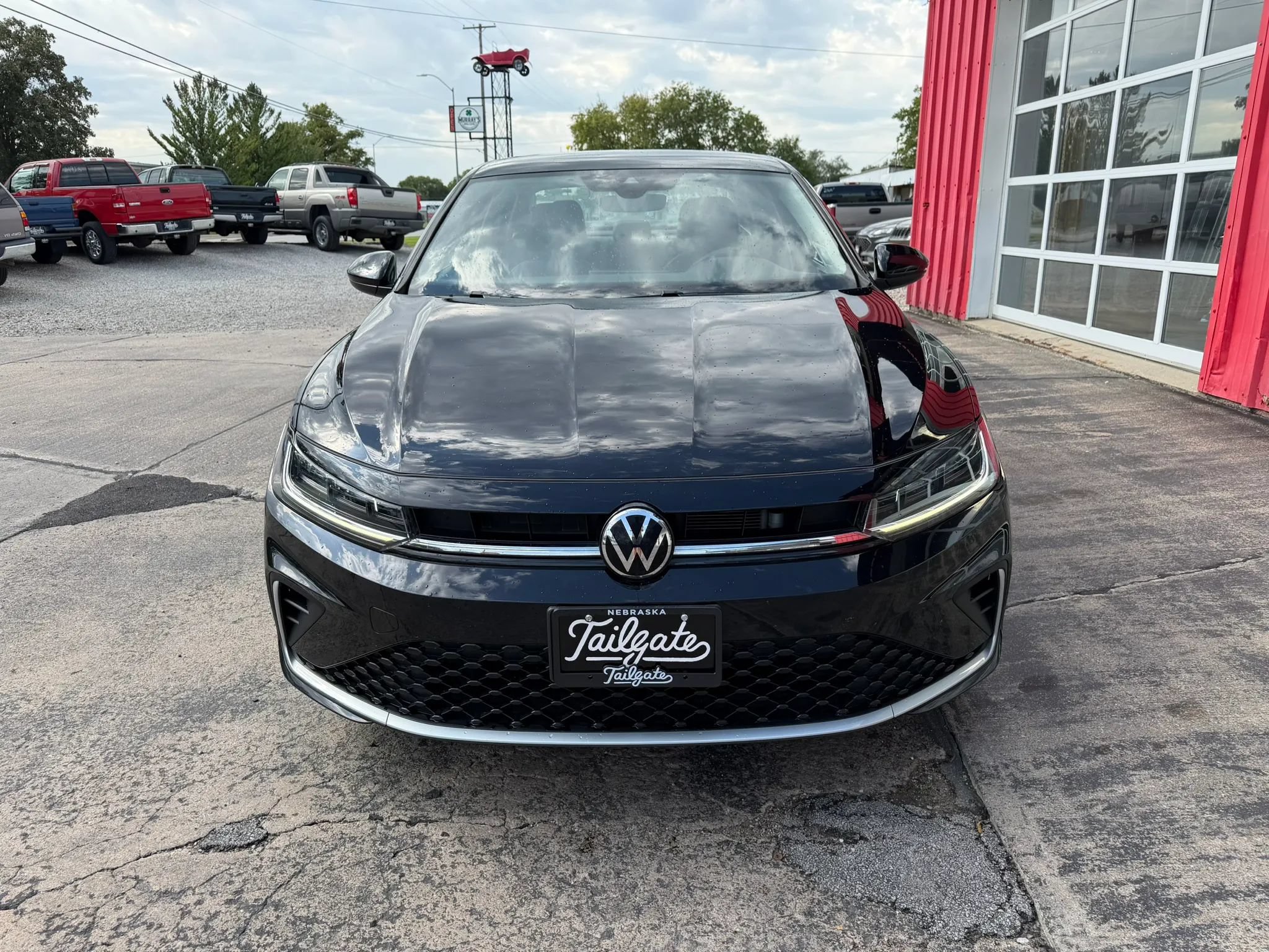 Used 2025 Volkswagen Jetta SE FWD image 3