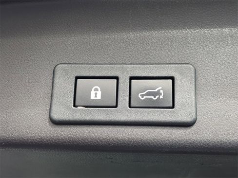 Certified 2022 Subaru Ascent Premium w/ Convenience Package image 10