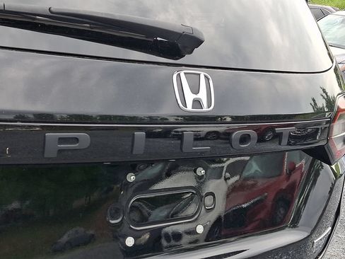 Used 2023 Honda Pilot Touring image 32