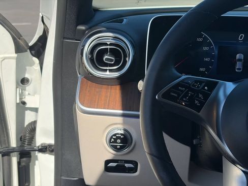 Used 2022 Mercedes-Benz C 300 Sedan image 14