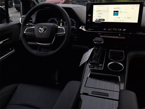 New 2026 Toyota Sienna XLE Woodland Edition image 9