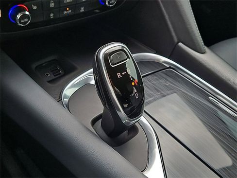 Used 2020 Buick Enclave Essence w/ Sound and Sites Package image 23