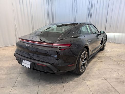 Used 2025 Porsche Taycan image 9