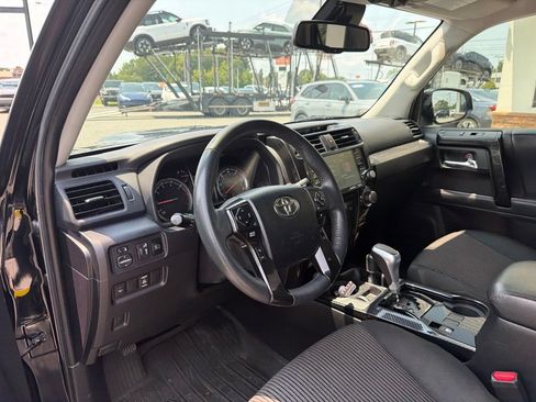 Used 2021 Toyota 4Runner TRD Off-Road AWD/4WD image 4