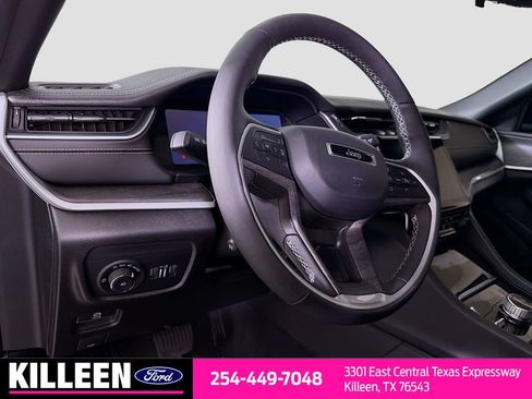 Used 2024 Jeep Grand Cherokee L Limited w/ Luxury Tech Group II AWD/4WD image 10