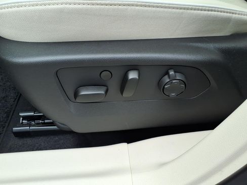 Certified 2022 Buick Envision Avenir w/ Technology Package II AWD/4WD image 19
