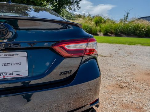 Used 2020 Toyota Camry XSE FWD image 11
