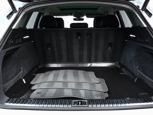 Used 2024 Audi Q8 e-tron Premium Plus image 28