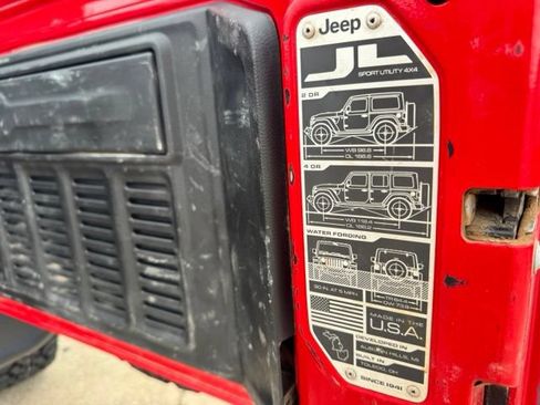 Used 2020 Jeep Wrangler Unlimited Sahara AWD/4WD image 27